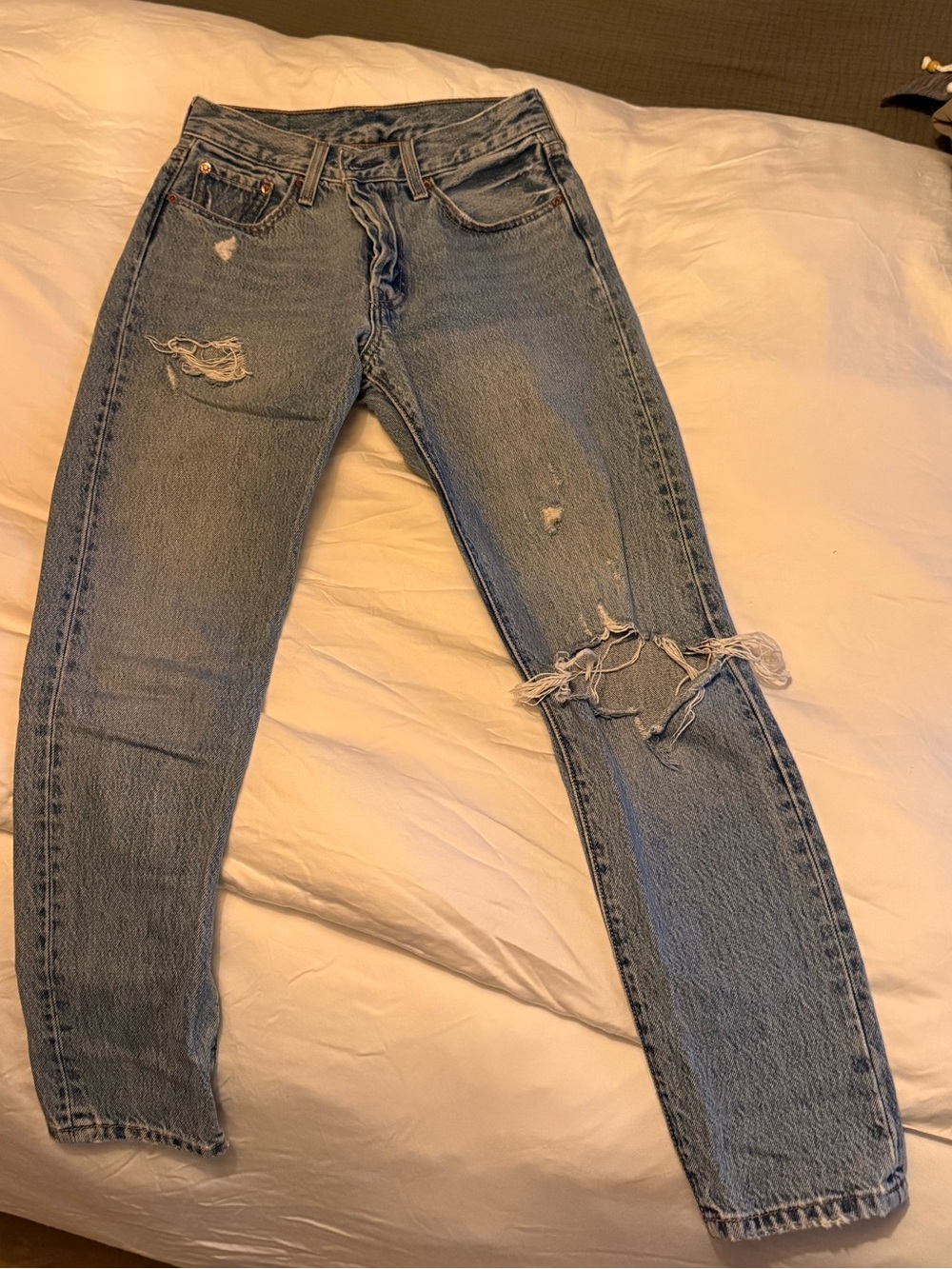 Women’s Levi Distressed Light Blue Jeans -